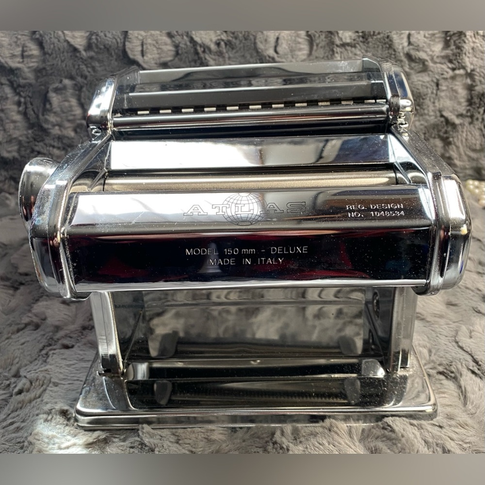 New! Never used. Atlas Model 150 Noodle Maker Machine Made in Italy